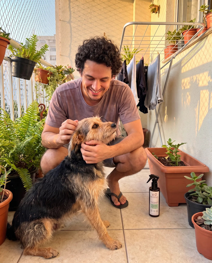 Cliente real com Repelente Natural para Cães e Gatos com Óleo de Neem | Proteção Contra Pulgas e Carrapatos